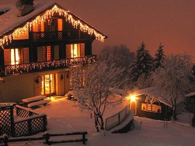 christmas-cottage-cozy-fairy-light-Favim.com-676643